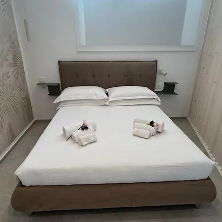 Daire Perlage House -appartamento In Centro A 200 Mt Da Porta Camollia A Piano Terra Con Entrata Indipendente - Parcheggi Disponibili - *
